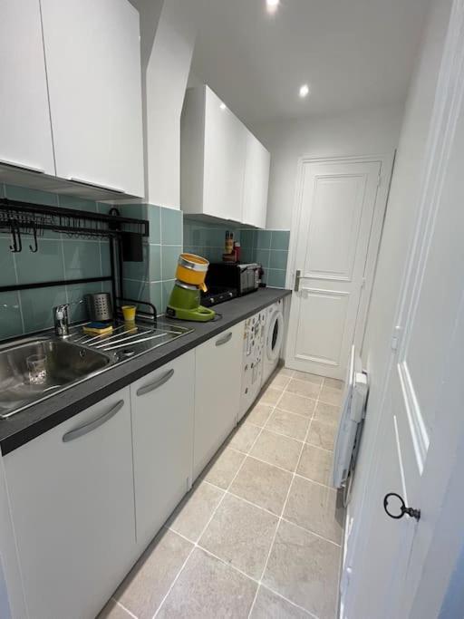 Apartment Near Montmartre Париж Екстериор снимка
